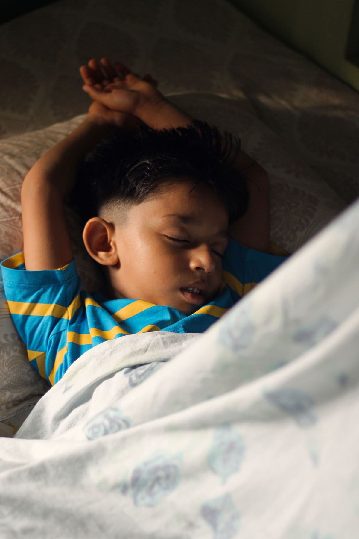 A child sleeping with an open mouth, a common sign of mouth breathing
